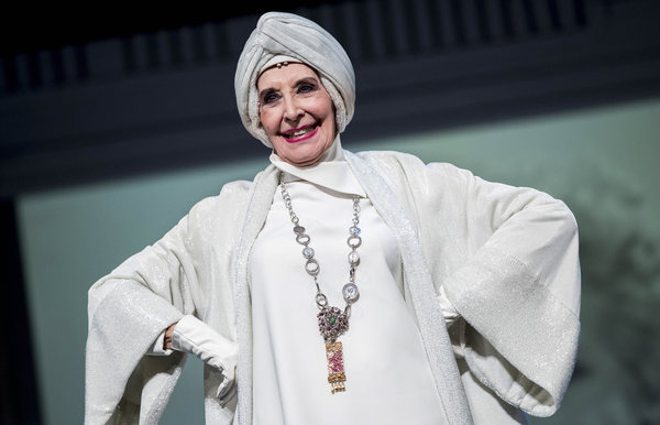 concha-velasco-asiste-a-su-propio-funeral_reference (1)