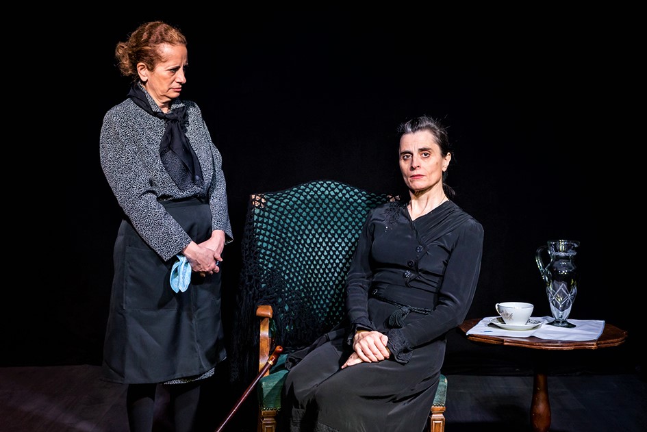 La imagen tiene un atributo ALT vacío; su nombre de archivo es bernarda-y-poncia-elteatrero.jpg