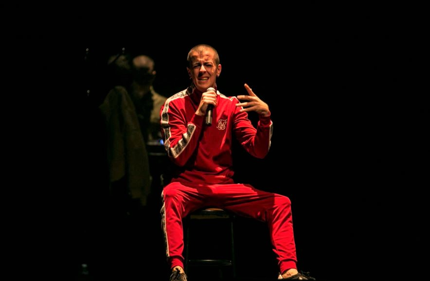 La imagen tiene un atributo ALT vacío; su nombre de archivo es foto-johnny-chico.jpg