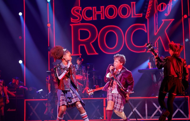 La imagen tiene un atributo ALT vacío; su nombre de archivo es school-of-rock-el-teatrero.jpg