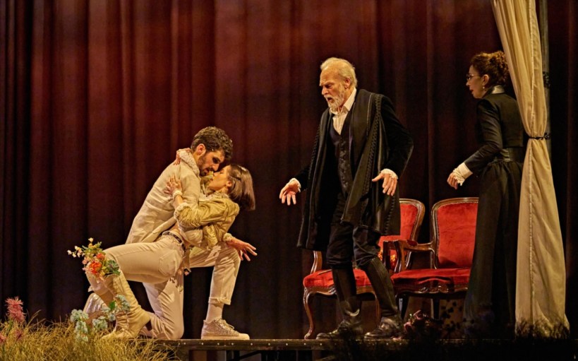 La imagen tiene un atributo ALT vacío; su nombre de archivo es la_discreta_enamorada_escena_fotosergioparra_239.jpg