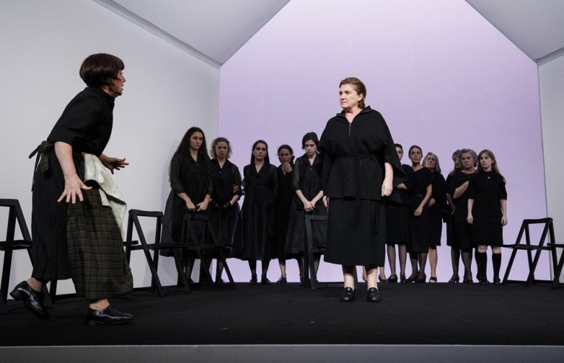 La imagen tiene un atributo ALT vacío; su nombre de archivo es cdn-la-casa-de-bernarda-alba-c2a9bsp-_32a8208.jpg